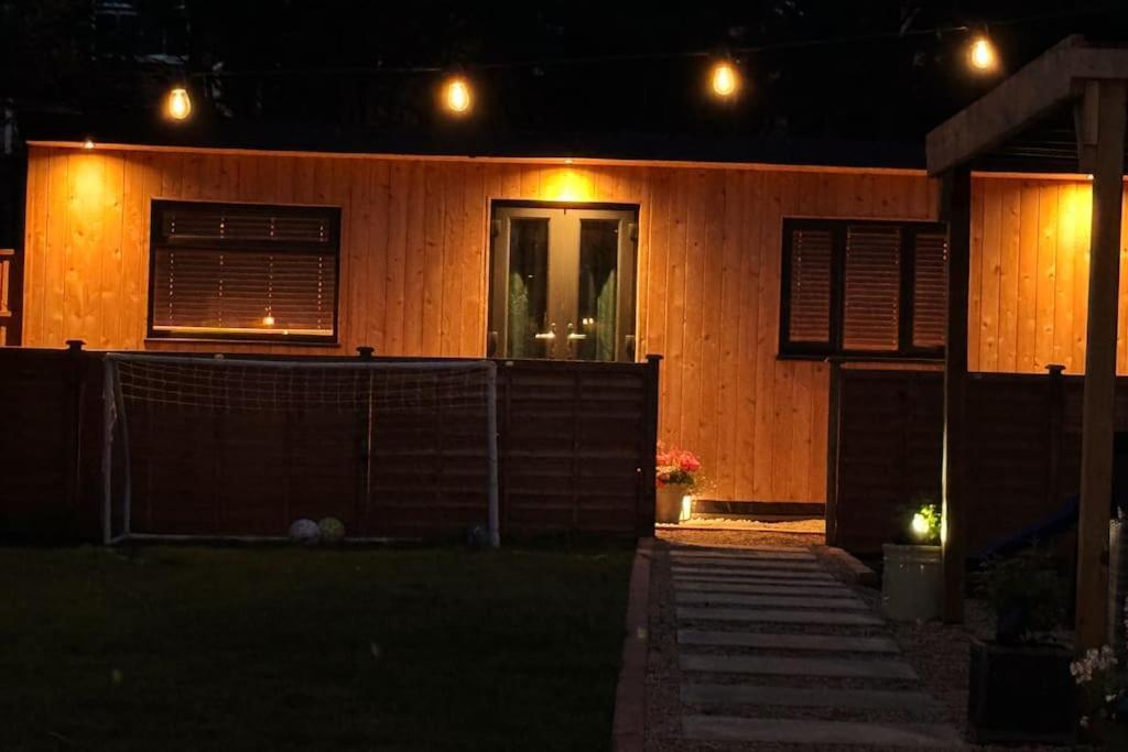 Cozy Cabin With Modern Comforts Wootton  Exteriör bild